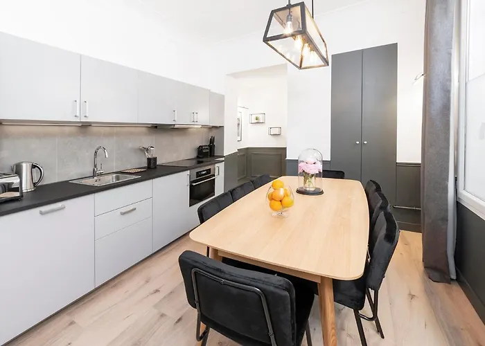Livinparis - Luxury 3 Bedrooms Opera I Paris